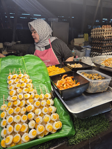 ตลาดกรีนเวย์ ไนท์มาร์เก็ต - การบริการอาหารและที่พัก