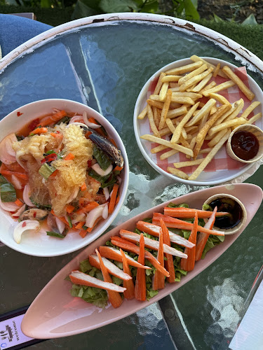 คาเฟ่ ภูเก็ต วิวพอยท์ - การบริการอาหารและที่พัก