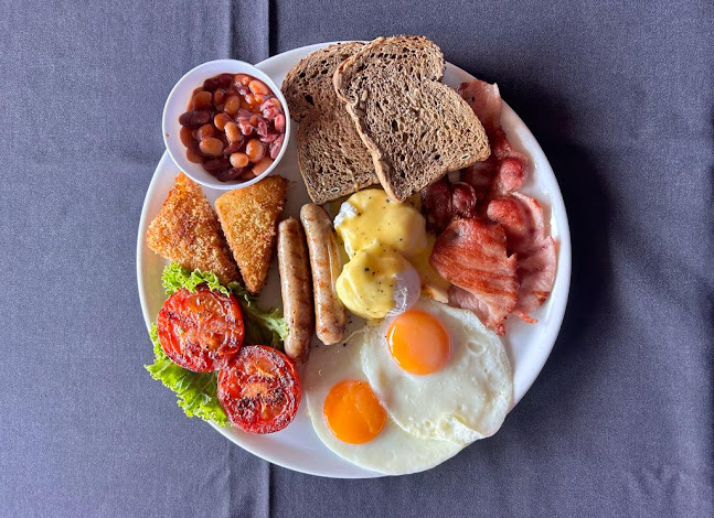 Opinii despre Public House Phuket în Kamala - การบริการอาหารและที่พัก