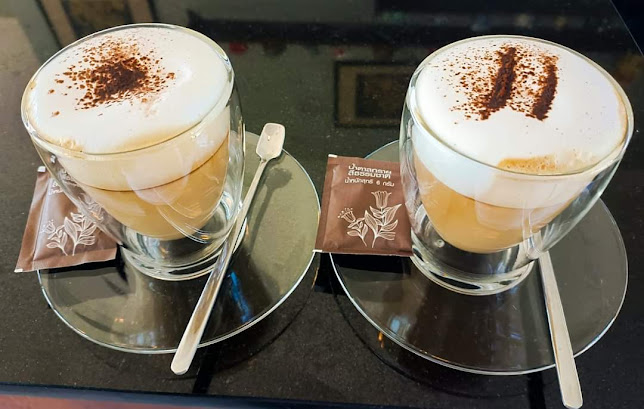 Hug Cupfe & Bistro - การบริการอาหารและที่พัก