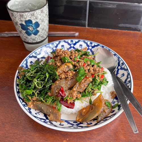 Comentarii opinii despre คุณฉุยกะเพราโบราณโคราช