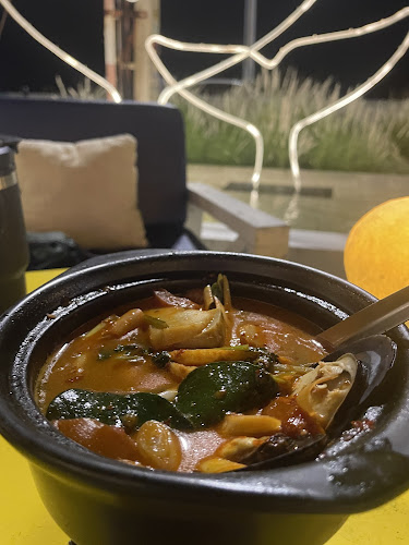 Sense of the sea - การบริการอาหารและที่พัก