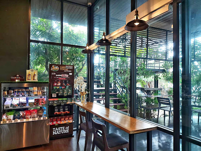 คาเฟ่ อเมซอน ปตท.บ้านกล้วย ไทรน้อย