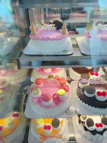 Opinii despre เค้กสุขใจ นครสวรรค์(สาขาใหญ่) în อำเภอเมืองนครสวรรค์ - การบริการอาหารและที่พัก