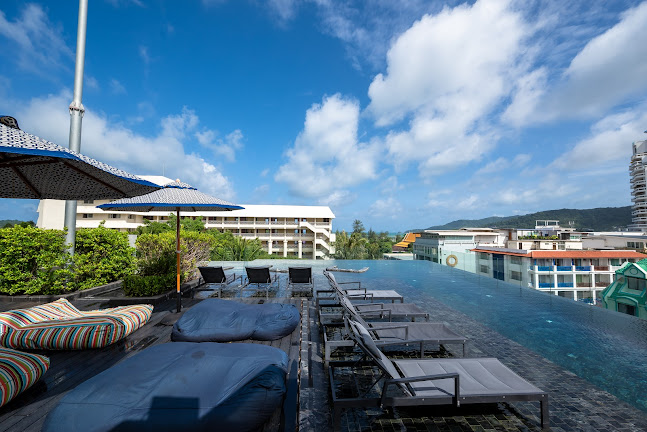 The Cloud Rooftop Pool Bar - อำเภอกะทู้