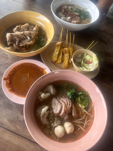 ร้านก๋วยเตี๋ยวหมูแม่นิ่ม - การบริการอาหารและที่พัก