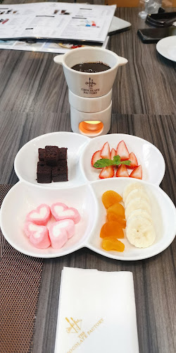 Chocolate Factory Pattaya Parking - การบริการอาหารและที่พัก