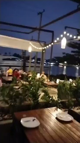 Opinii despre River Wine Restaurant&Karaoke în อำเภอปากเกร็ด - การบริการอาหารและที่พัก