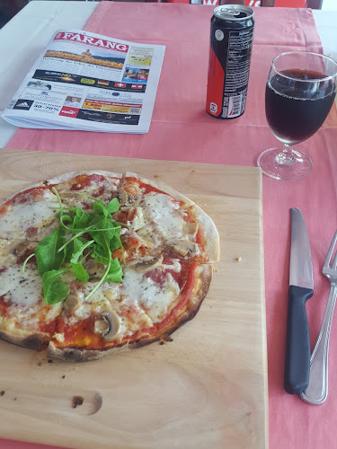 Chez Andy Swiss Restaurant & Steak House - การบริการอาหารและที่พัก