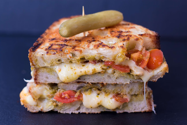 BARTELS Blue Tree - Sourdough Sandwiches & Juicery