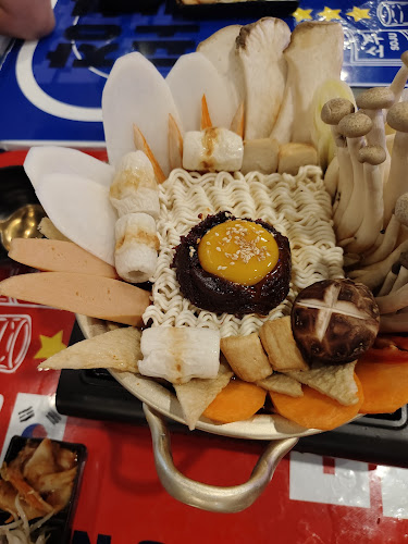 คอมเบโพจา GeonbaePocha Korean Restaurant - เมือง