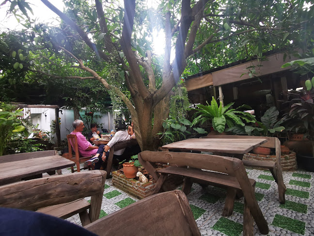 ร้านข้าวแช่แม่ทองเติม Kow Chae Mae Thong Term - การบริการอาหารและที่พัก