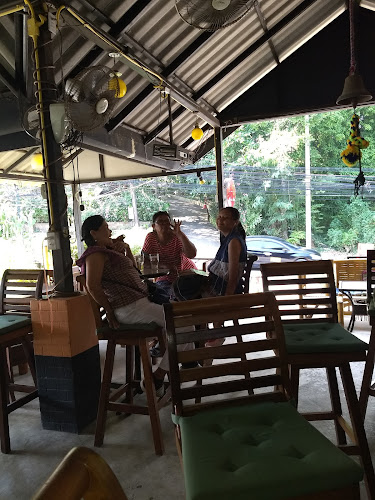 Roxanne Bar 1 - การบริการอาหารและที่พัก