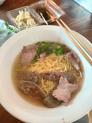 ก๋วยเตี๋ยวผิน-ผิน - การบริการอาหารและที่พัก