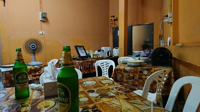 Small thai restaurant - การบริการอาหารและที่พัก