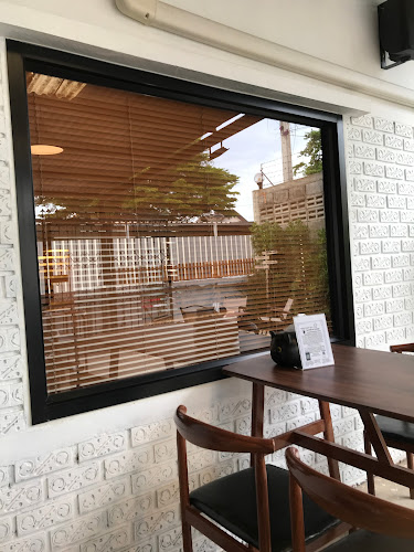 baan maew dum - การบริการอาหารและที่พัก