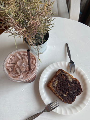 Hlan Coffee (หลานคอฟฟี่) - การบริการอาหารและที่พัก