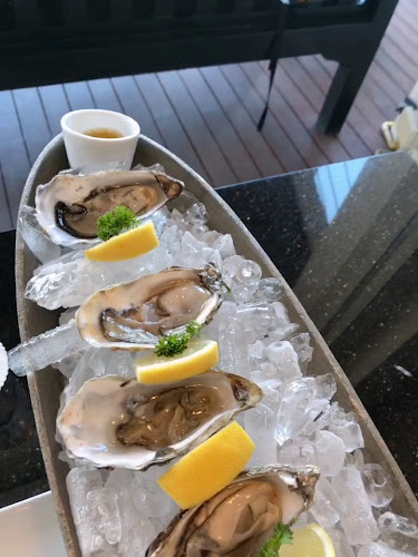 Opinii despre Livv Cafe' & Restaurant Pattaya în อำเภอบางละมุง - การบริการอาหารและที่พัก