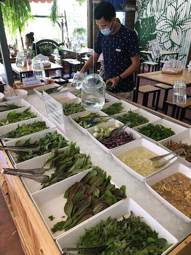 ร้านหนมจีนบ้านฉลอง - การบริการอาหารและที่พัก