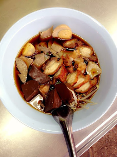 ก๋วยจั๊บเจ๊เพ็ญ จันทบุรี - การบริการอาหารและที่พัก