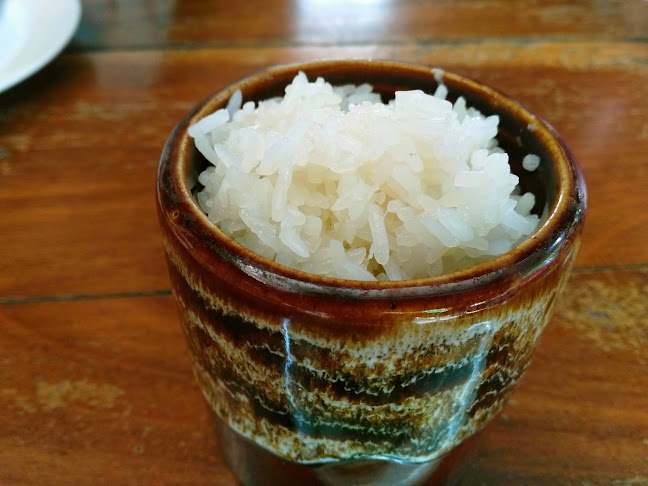 กองทัพส้มตำ ร้านอาหาร - การบริการอาหารและที่พัก