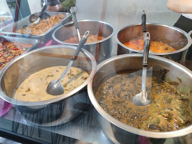 แม่เสียนข้าวแกงสุ1000 - การบริการอาหารและที่พัก