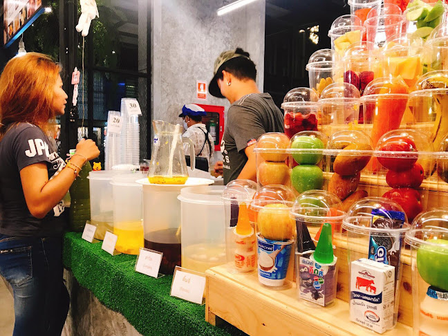 ตลาดกรีนเวย์ ไนท์มาร์เก็ต - การบริการอาหารและที่พัก