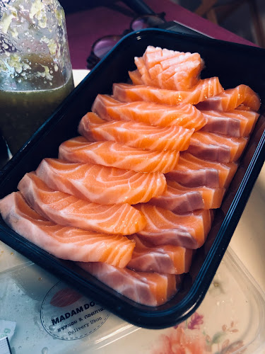 MADAM DONG - การบริการอาหารและที่พัก