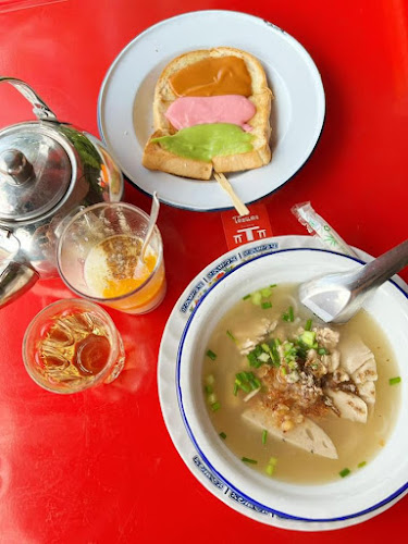 โต๊ะแดงอาหารเช้าสุโขทัย - การบริการอาหารและที่พัก