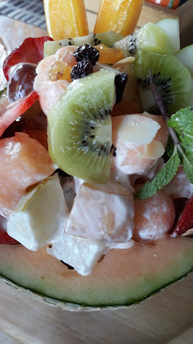 Opinii despre เรนฟอร์เรสคาเฟ่ พัทยา în อำเภอบางละมุง - การบริการอาหารและที่พัก