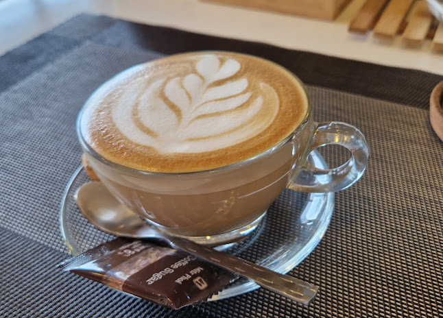 Opinii despre Mayday Coffee & Bar în อำเภอกะทู้ - การบริการอาหารและที่พัก