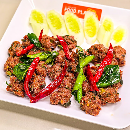 Opinii despre มากินนี่ สาขาวี-สแควร์พลาซ่า în เมือง - การบริการอาหารและที่พัก