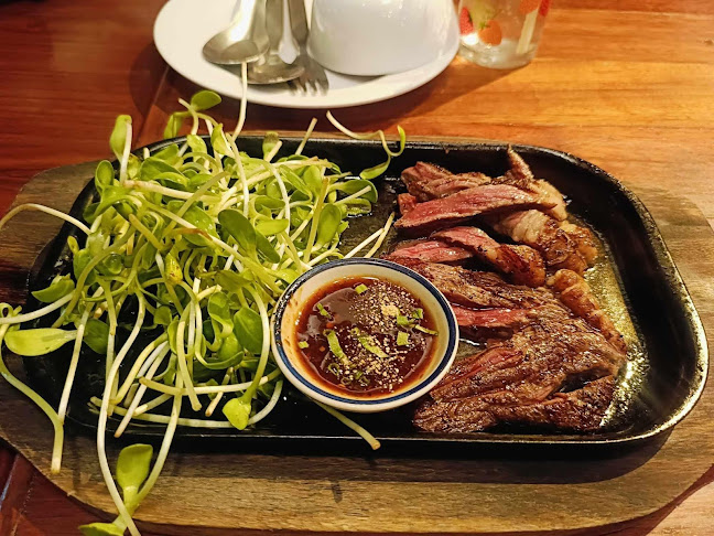 Opinii despre สามไบเถา คาเฟ่ แอนด์ บิสโตร în อำเภอเมืองนครสวรรค์ - การบริการอาหารและที่พัก