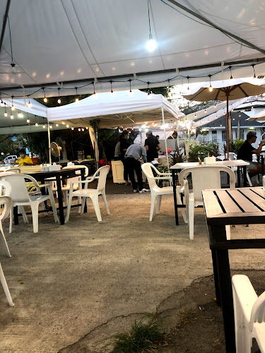 เมอร์ลินการ์เด้น - การบริการอาหารและที่พัก