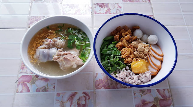 ร้าน​ ก๋วยเตี๋ยวสุโขทัย​ ซอย​ กาญจนวนิช41(ร้านลาบก้อยกาฬสินธุ์เจ้าเก่า)​ - การบริการอาหารและที่พัก