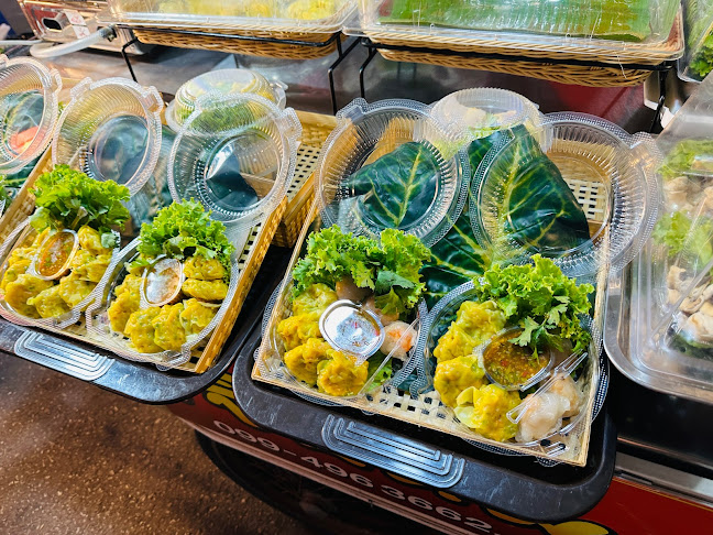 Night Market - การบริการอาหารและที่พัก