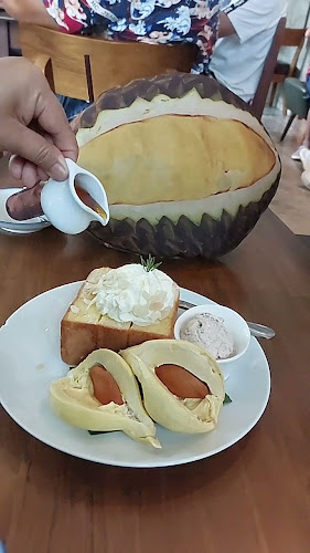 Opinii despre บ้านคุณตาลอฟท์คาเฟ่ @แหลมฉบัง în อำเภอศรีราชา - การบริการอาหารและที่พัก