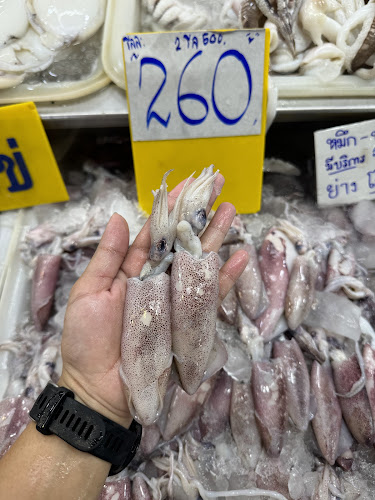 Opinii despre ศรีนวล ตลาดทะเลไทย în เมือง - การบริการอาหารและที่พัก