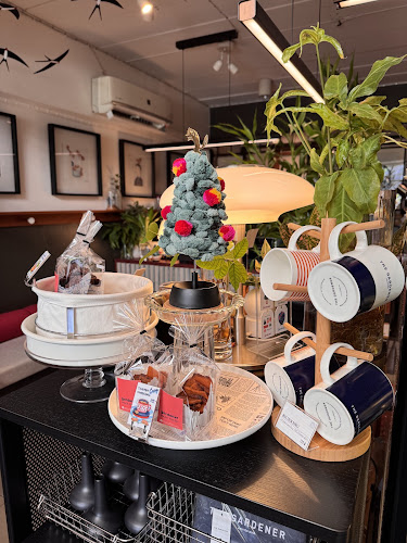 The Gardener Cafe' - การบริการอาหารและที่พัก