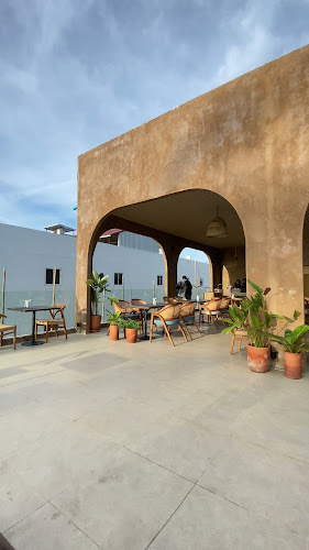 Manina Brunch&Bar - Patong Restaurant - การบริการอาหารและที่พัก