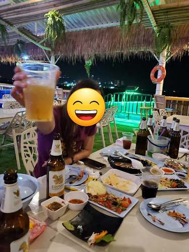 คาเฟ่ตกหมึกพัทยา Tako Trip - การบริการอาหารและที่พัก