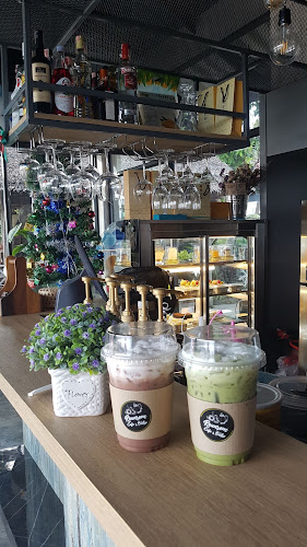 Opinii despre Reunrom Cafe&Bistro în อำเภอบางละมุง - การบริการอาหารและที่พัก