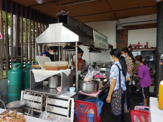 Opinii despre ร้านราดหน้ายอดผักสายไหมคลอง2ธัญบุรี în อำเภอคลองหลวง - การบริการอาหารและที่พัก
