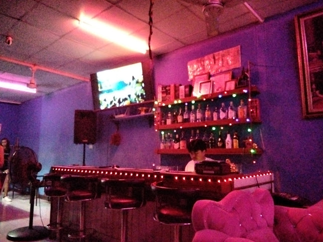 Nuch Zii Bar Food & Drink