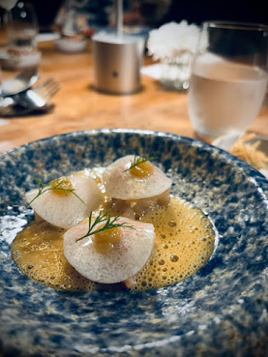 นิธาน NITAN PHUKET - การบริการอาหารและที่พัก