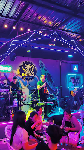 RHINO BAR - การบริการอาหารและที่พัก