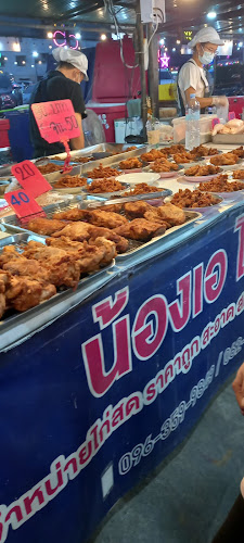 ตลาดสวนหลวง กระทุ่มแบน - การบริการอาหารและที่พัก