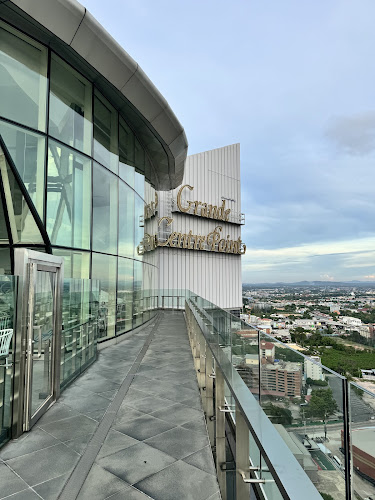 Comentarii opinii despre The Sky32 Restaurant