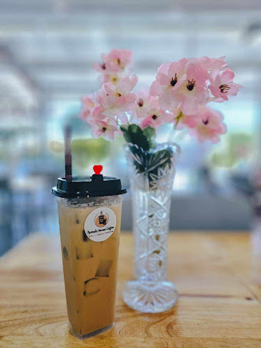 Friends House Coffee At Chalong Phuket - การบริการอาหารและที่พัก