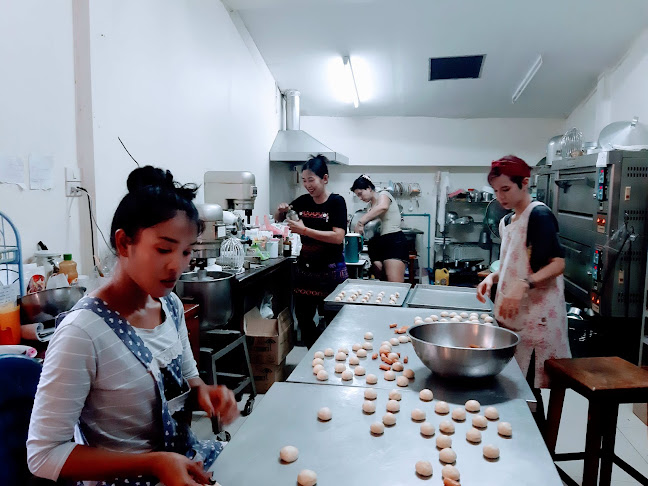 วัชราเบเกอรี่ - การบริการอาหารและที่พัก